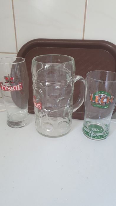 Szklanki kufle po kale