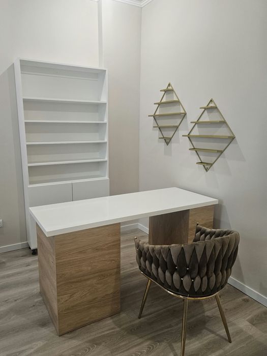 Komplet mebli do salonu manicure