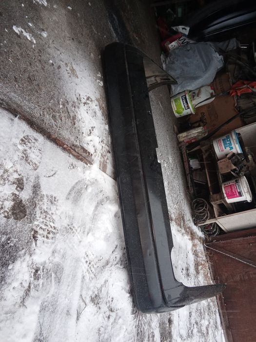 Продам бампер задній мерседес 124