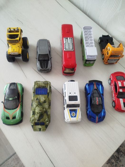 Машинки 450 грн за 10 шт.