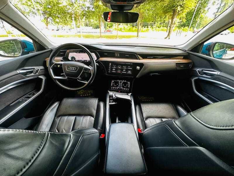 2019 Audi e-tron quattro Prestige