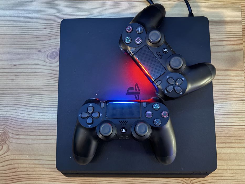 Ps4 Slim + 2 pady goldhen