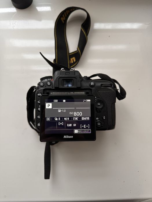 Цифровий фотоапарат Nikon D7500