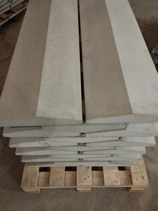 Daszek betonowy dwuspadowy 35/100cm