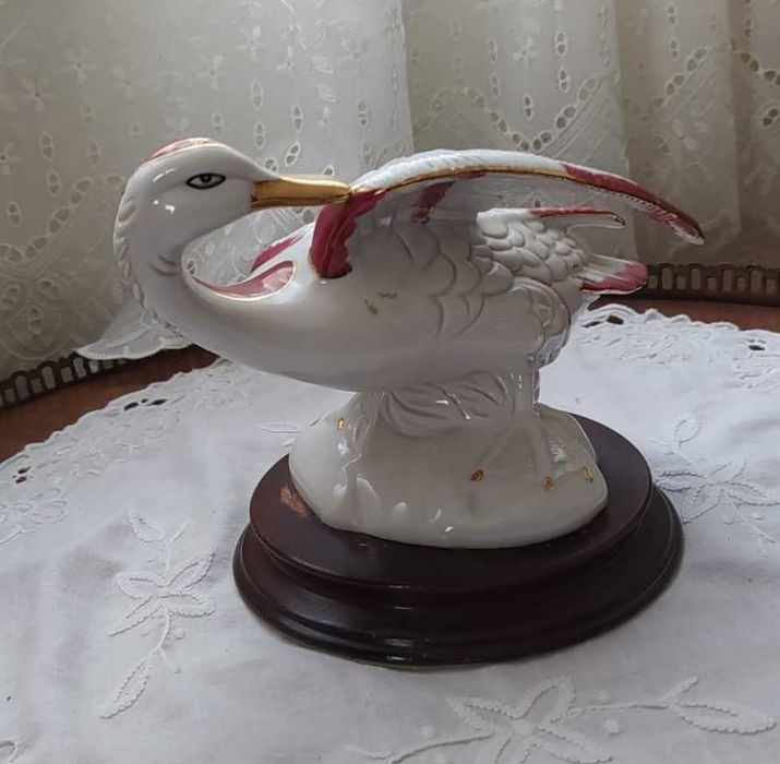 Estatueta em porcelana