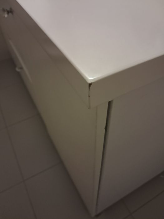 REZERWACJA Masywna szafka łazienkowa z umywalką i kranem