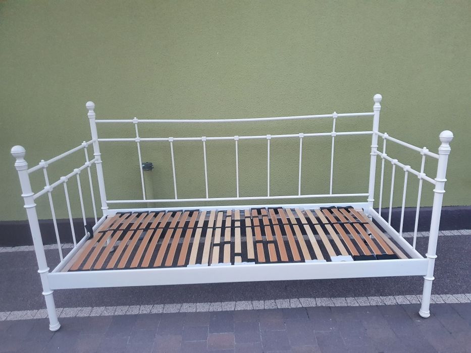Metalowe łóżko 90x200cm  z materacem