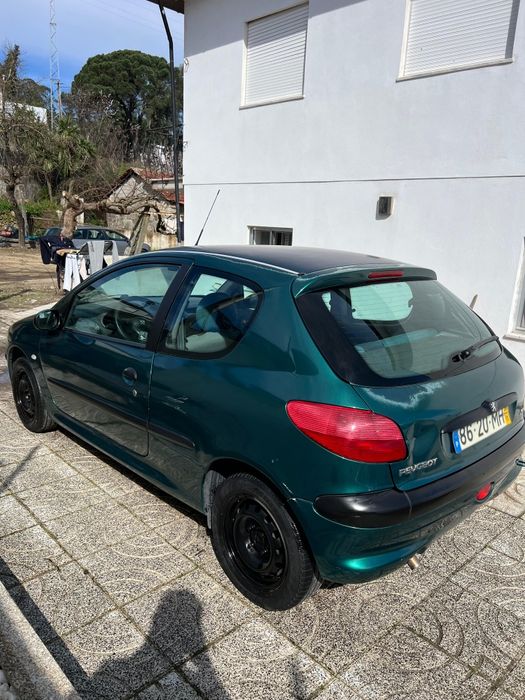 Peugeot 206, ano 98. Gasolina