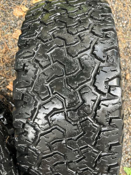 Sprzedam opony mojego taty 4 sztuki 31x10,5x15  r15