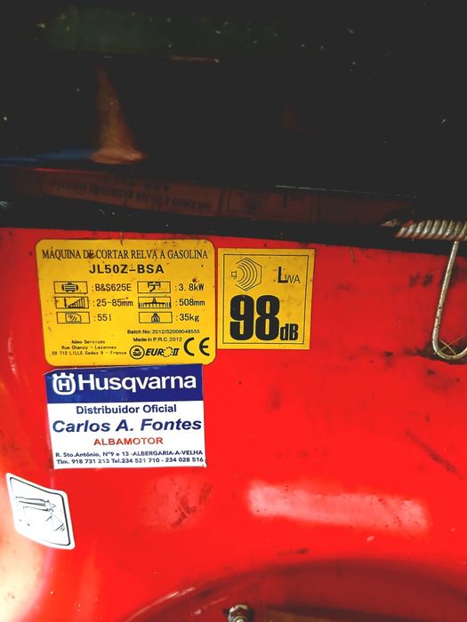 Corta relva usado com pouco uso