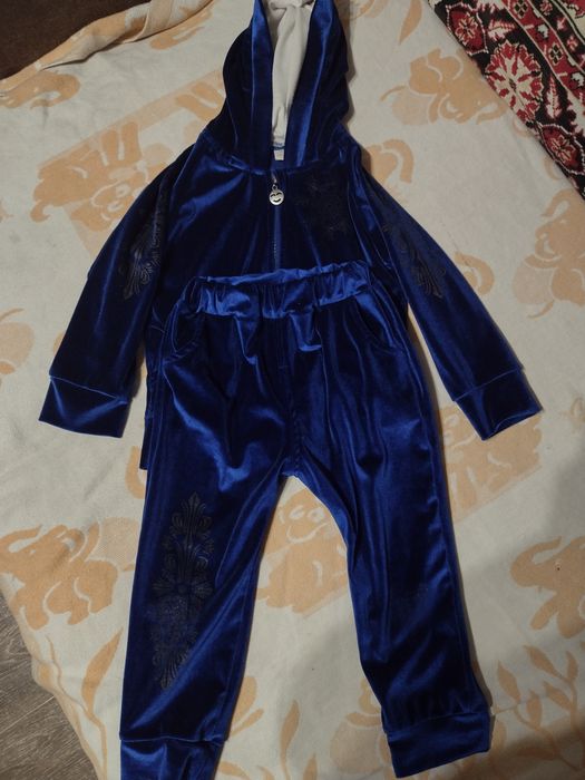 Продам велюровий костюм для хлопчика