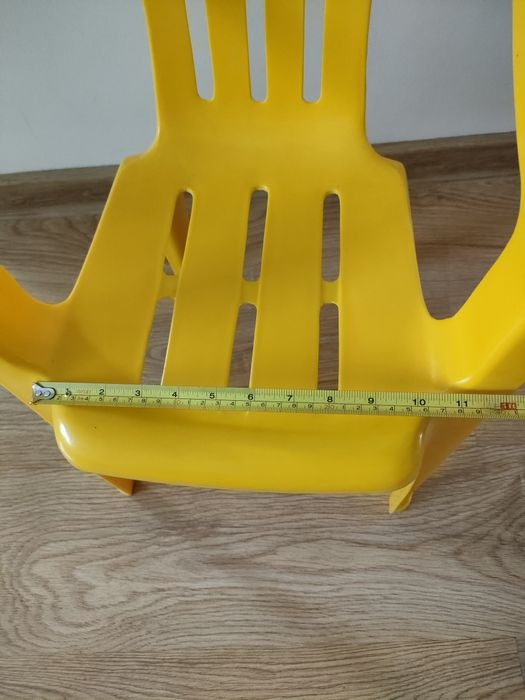 Fotelik dziecięcy plastikowy