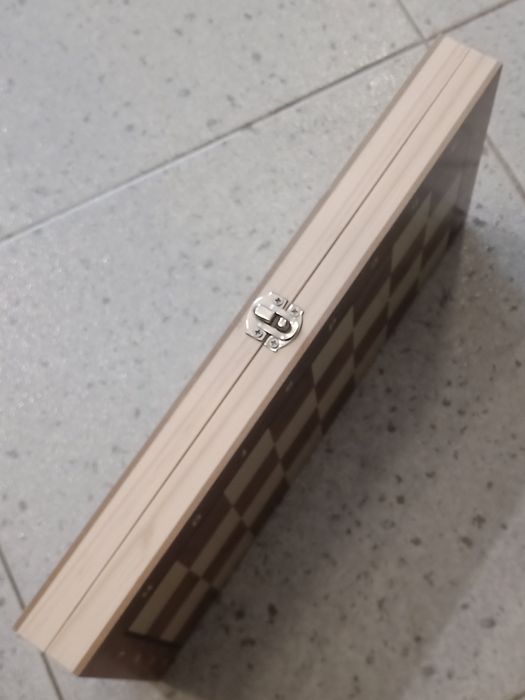 Jogo de Xadrez / Damas / Gamão 3 em 1