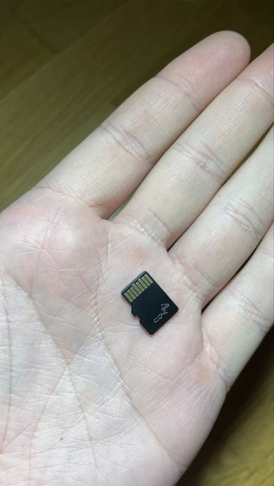 Продам карту памʼяті 8gb MicroSD