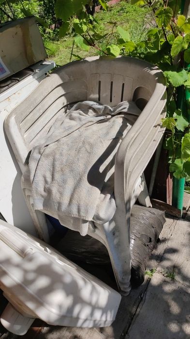 krzesła plastikowe na działkę do ogrodu 4szt