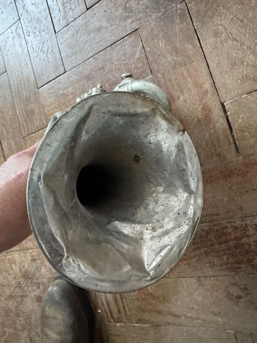 Corneta antiga para restauro