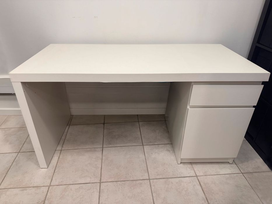 Secretária Ikea  MALM e Cadeira Ikea MILLBERGET