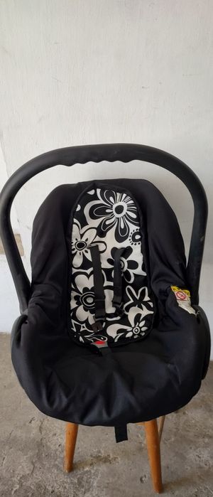 Fotelik nosidełko samochodowe  do dziecka