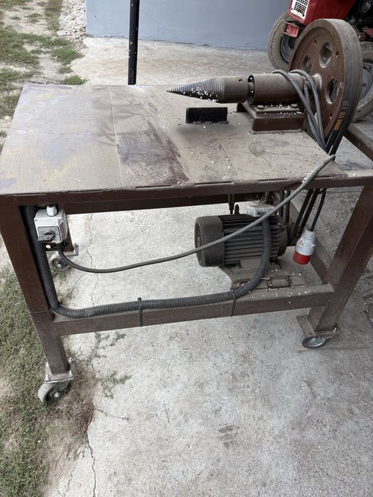 Świder/ rębak do drzewa elektryczny