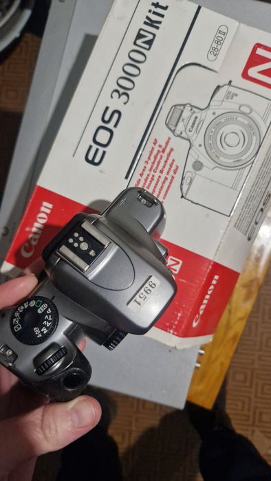 Продам фотоапарт плівковий Canon eos 3000 n kit