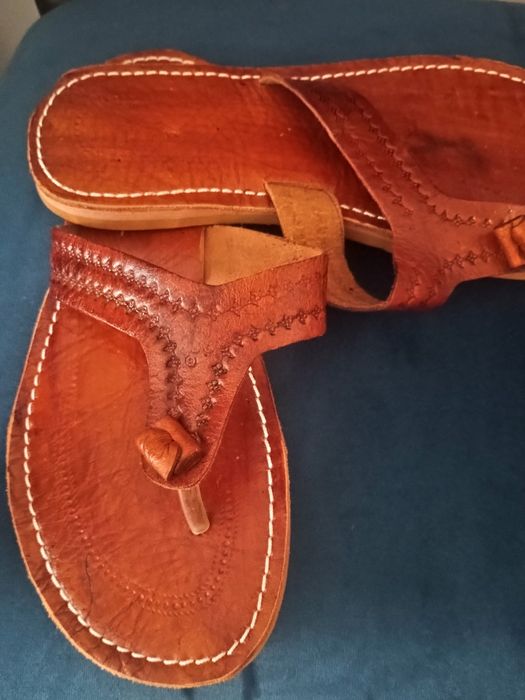 Klapki  skórzane duże  30 cm