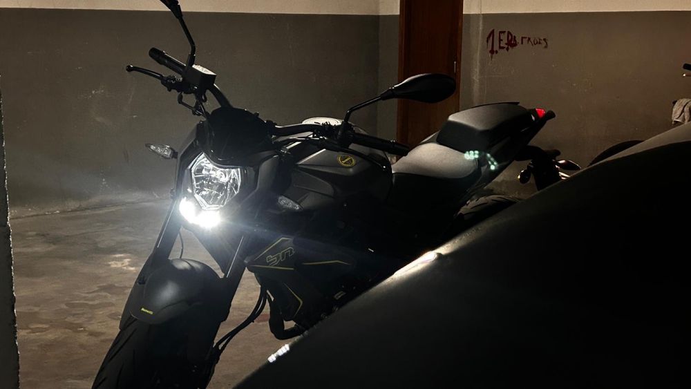 Moto 125 cc Benelli como nova