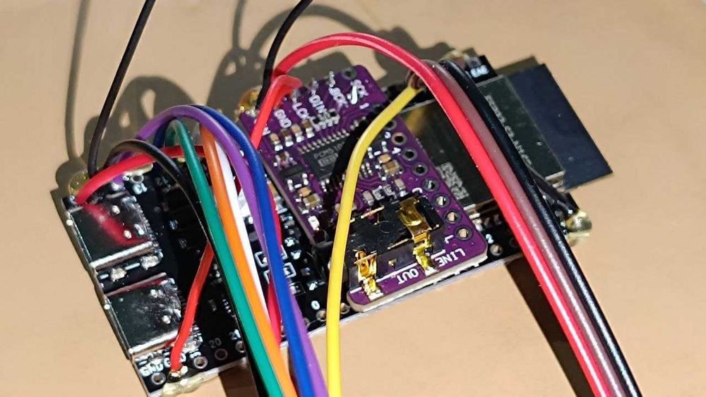 Интернет радио. Модуль встраивать. Дисплей 1.8.Аукс или усилитель. ДУ.