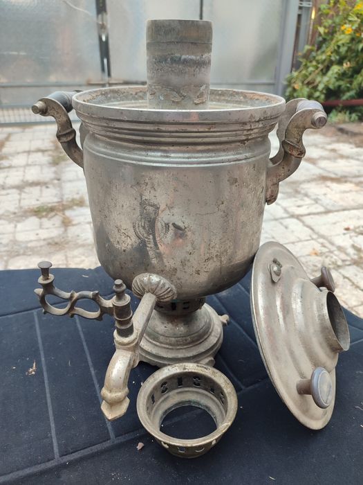 Старовинний самовар. На вугіллі.