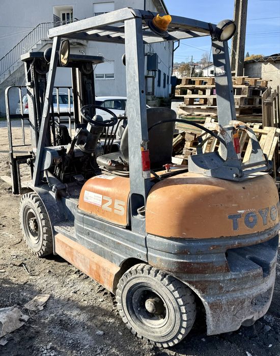 Empilhador Toyota 25 serie 6 triplex! Gas! Revenda!