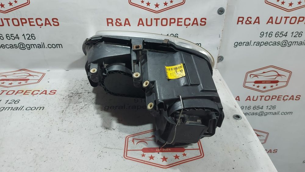 Óticas Faróis Frente Frontal Direita VW Touran 2003 a 2015  Original