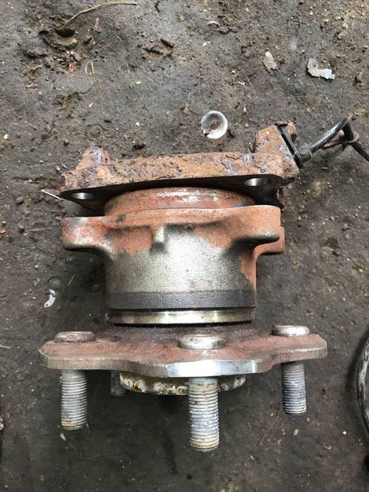 Ступиця маточина цапфа ступиці задні Nissan Qashqai J10 2WD 4WD