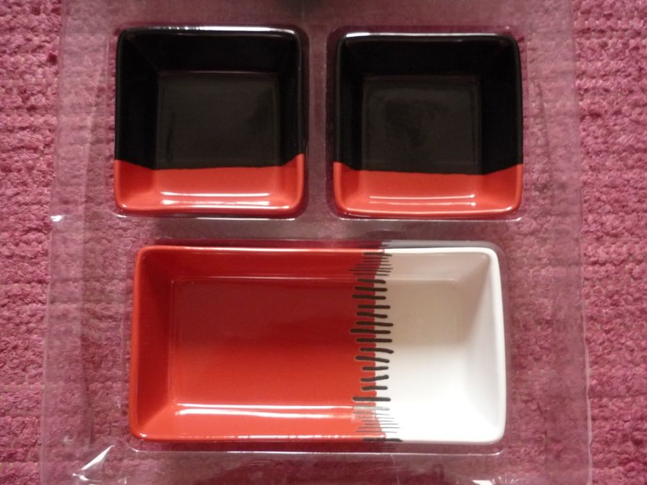 Conjunto de Prato e 3 Terrinas/Sushi - Novo