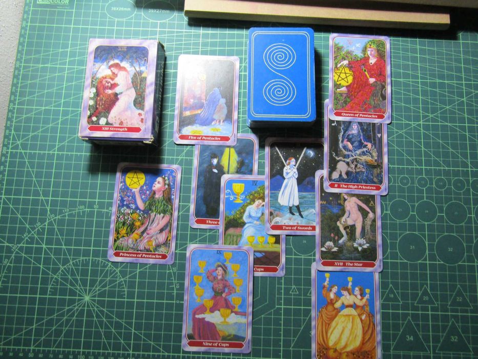 Chrysalis Tarot e Spiral Tarot: dois baralhos de tarot usados. Lindos!