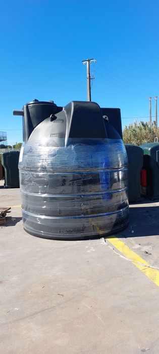 reservatorio vertical com filtro para recuperação da agua do telhado  1850.00€+iva10500 litros