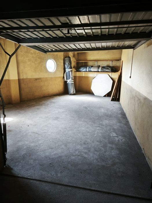 Alugo GARAGEM Espaçosa !