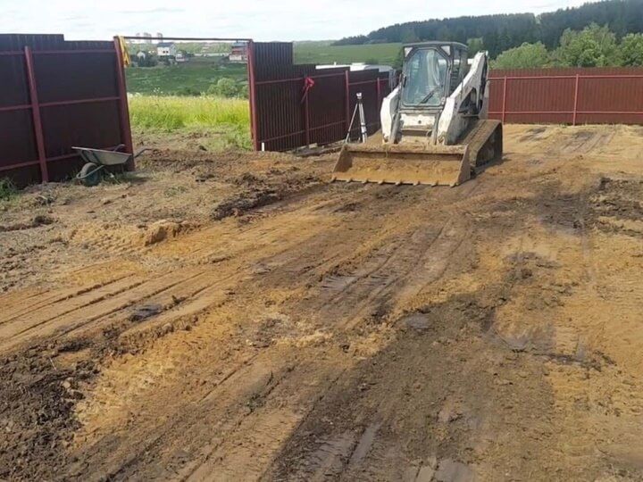 Розчищення ділянок, Вирівнювання землі.