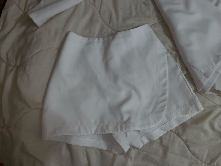 Костюм піджак + юбка шорти молочний