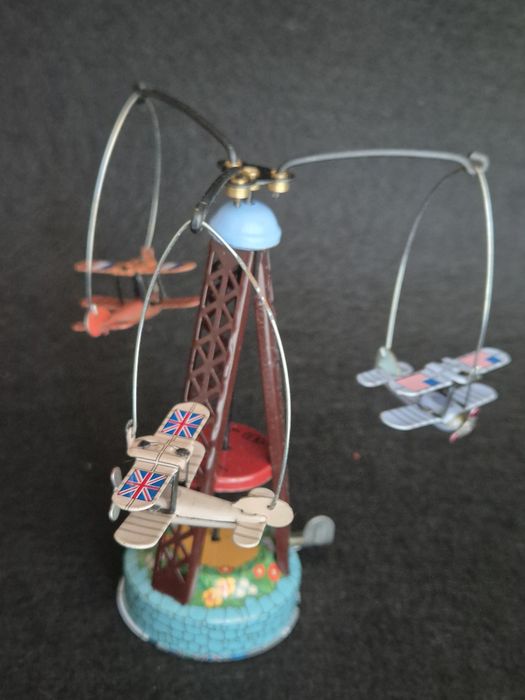 Merry-go-round com aviões II GGuerra