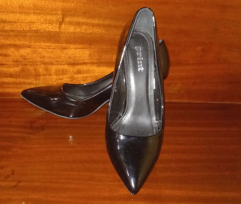 Туфлі на шпильках