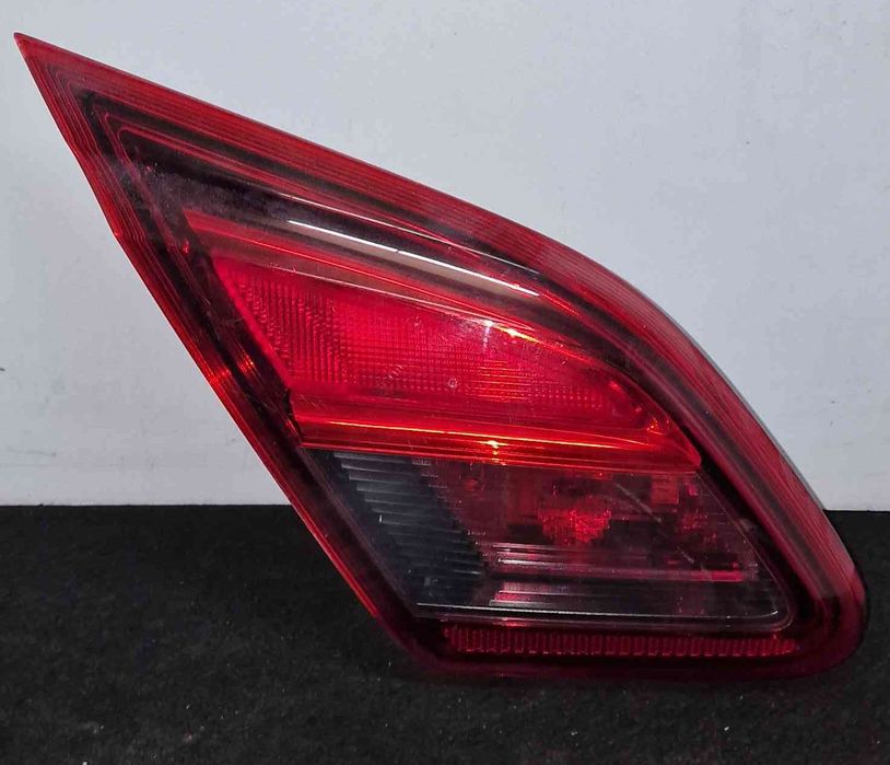 Farolim da Mala Esquerdo 39012623 - OPEL CORSA E