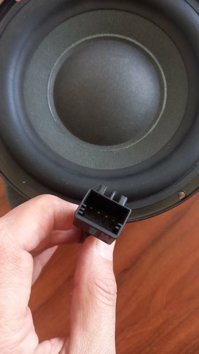 Динамик сабвуфера Bang and olufsen 8w9035382c audi a4 b9 a5 s5