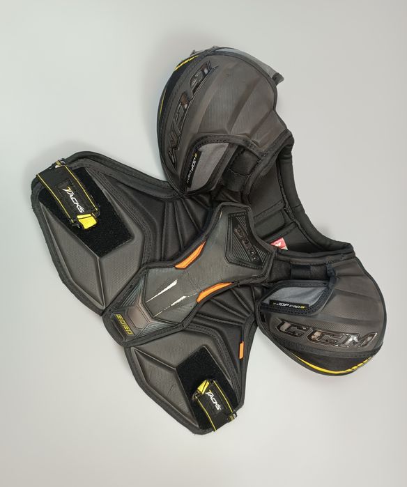 Хоккейный нагрудник CCM Tacks 9080 (размер JR) в отличном состоянии!
