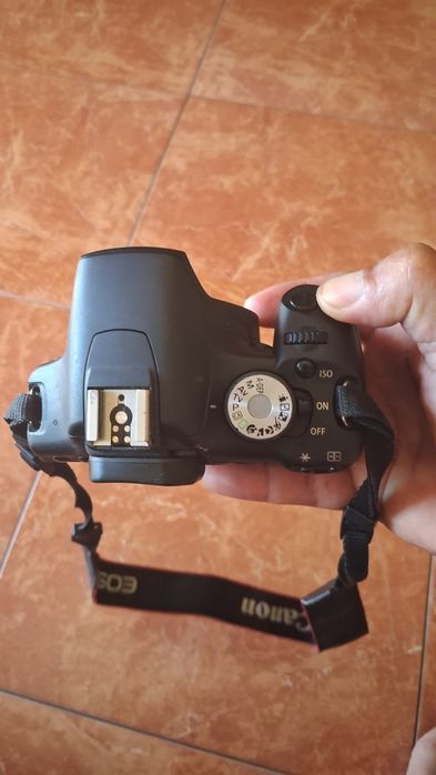 Máquina fotofrafica CANON 500D (Avariada)