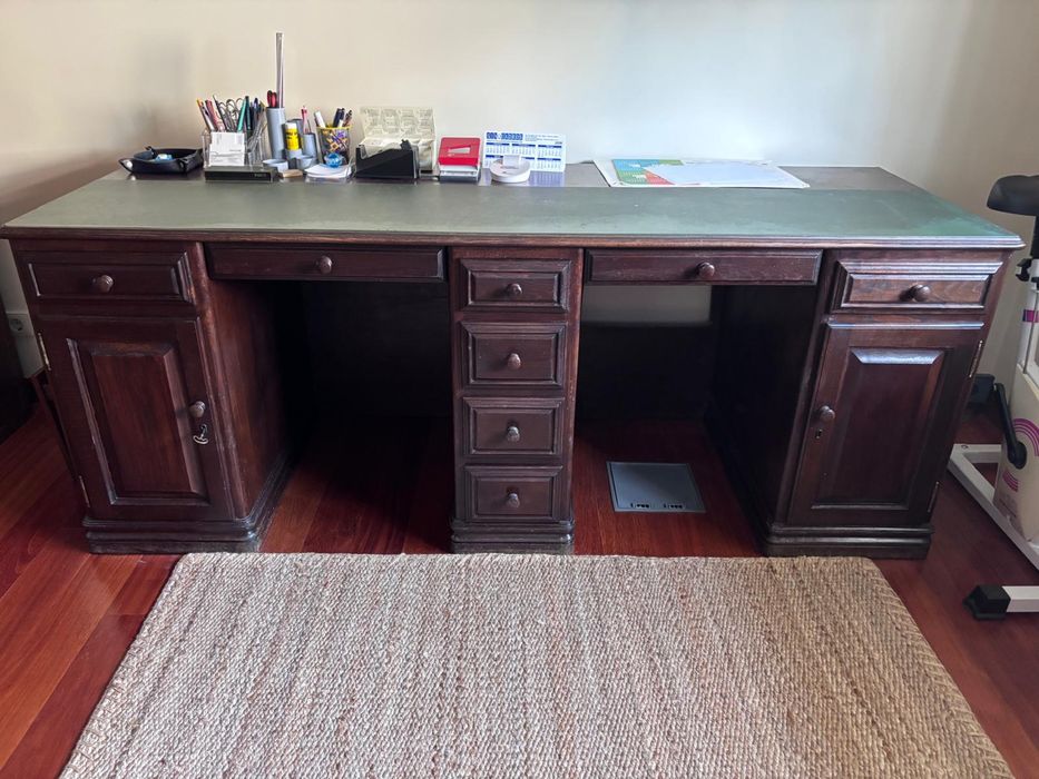 Escrivaninha (mesa escritorio)