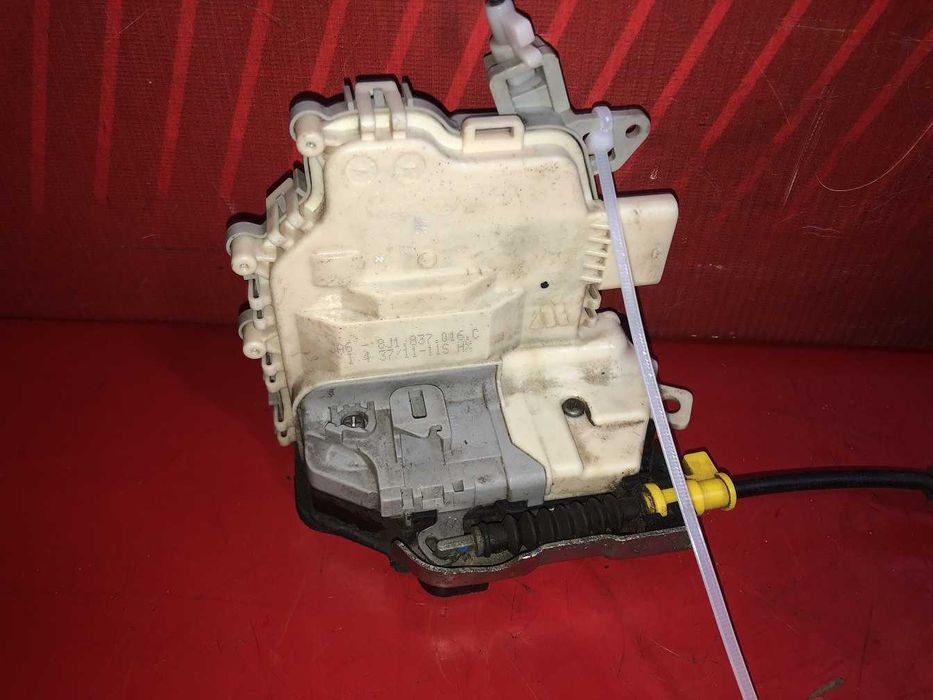 Замок дверей передньої правої Audi A6 4G C7  Седан 4 дв. 8J1837016C