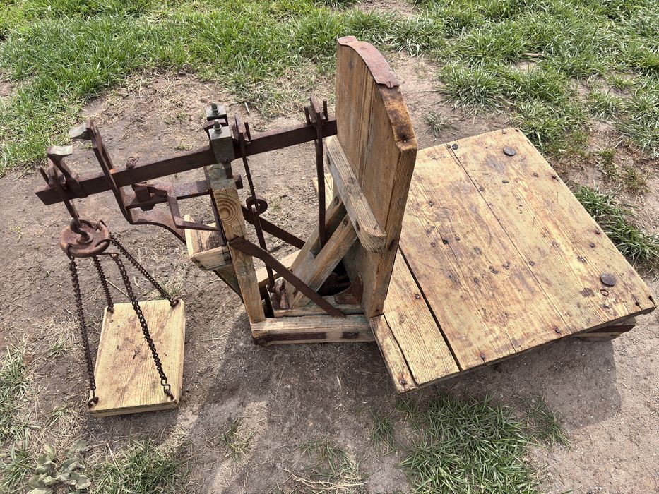 Waga zabytkowa drewniana