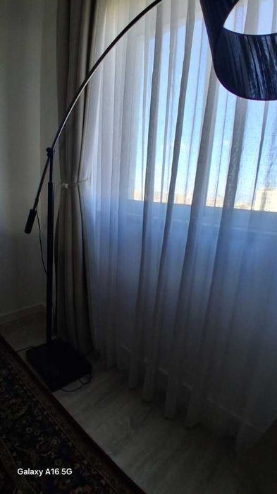 Candeeiro de pé em mármore, arco, preto Lindíssimo