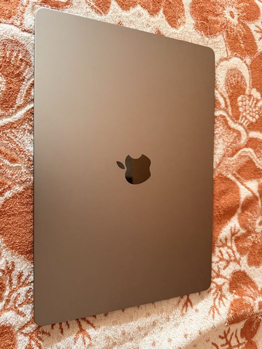 Продам макбук Macbook air m3 на 15,3 дюйма