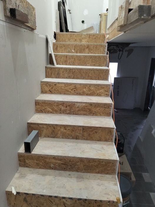 Esencutamos construção de escadas em aço leve a bom preço