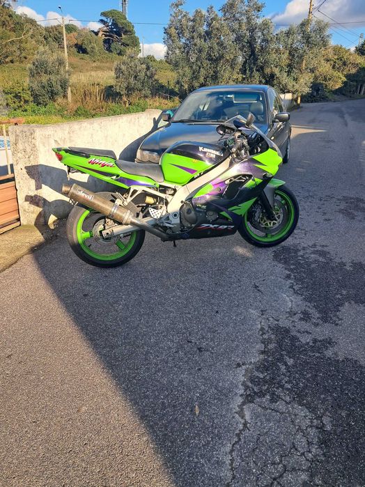 Vendo NINJA ZX9R  mota impecável para a idade que tem